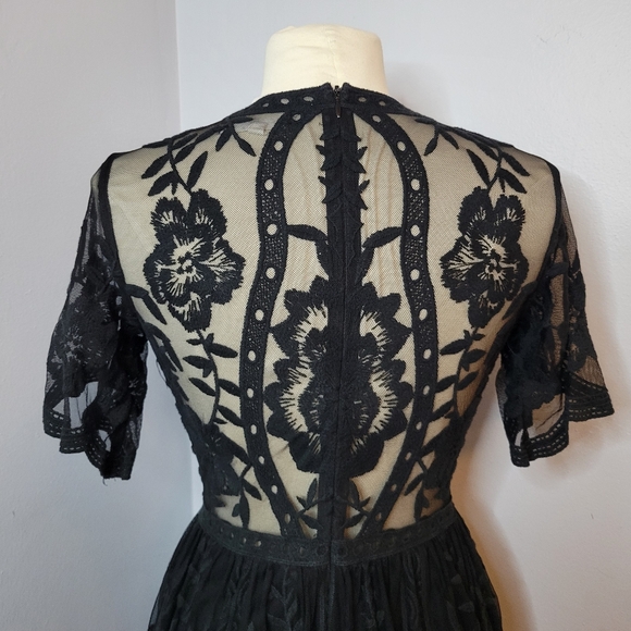 Honey Punch Small Black Lace Maxi Dress Romper Deep Plunge V-Neck Sheer Overlay - Picture 8 of 12